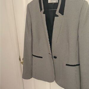 Tahari Monochrome Houndstooth Jacket